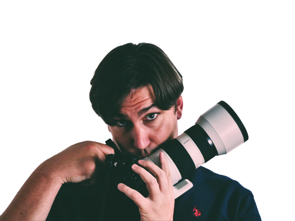 Daniel küsst seine Sony Video Kamera